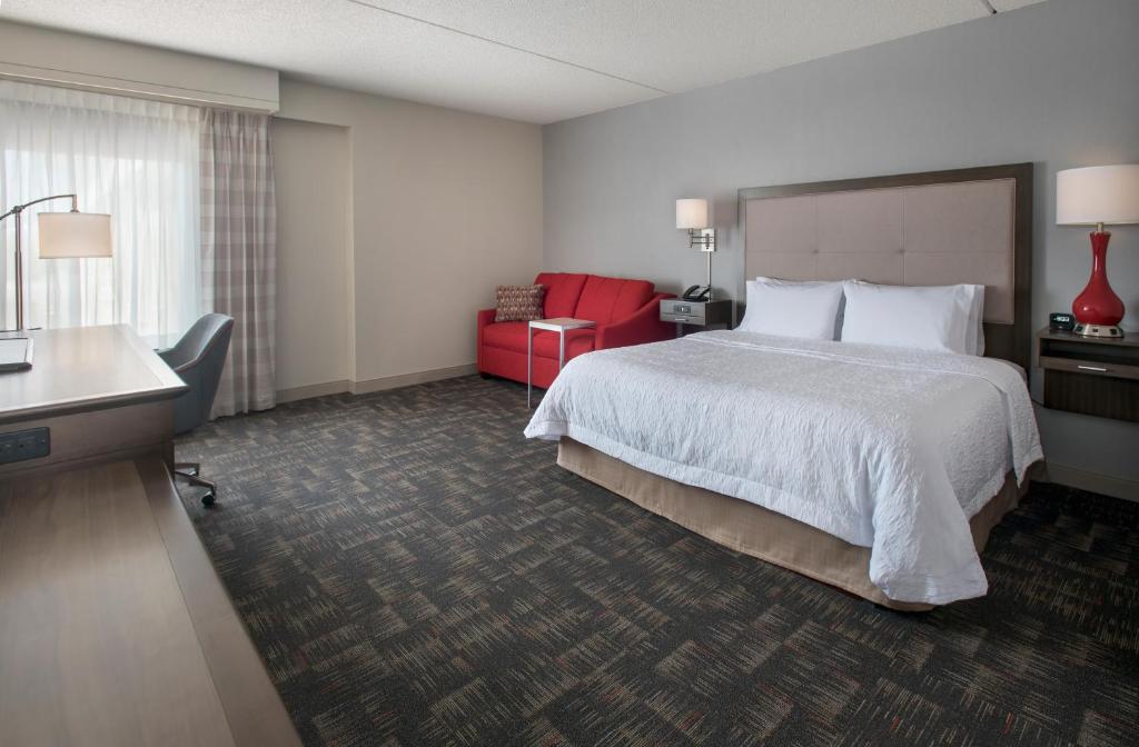 Hampton Inn Boston Logan Airport Main image 2